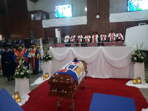 le cercueil de Mgr Daniel Ngoy à la Cathédrale