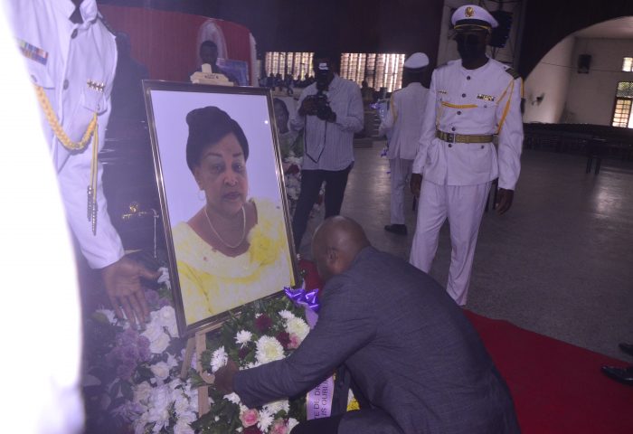 depot gerbe de fleurs maman bea