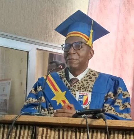 Prof mampunza: emeritat