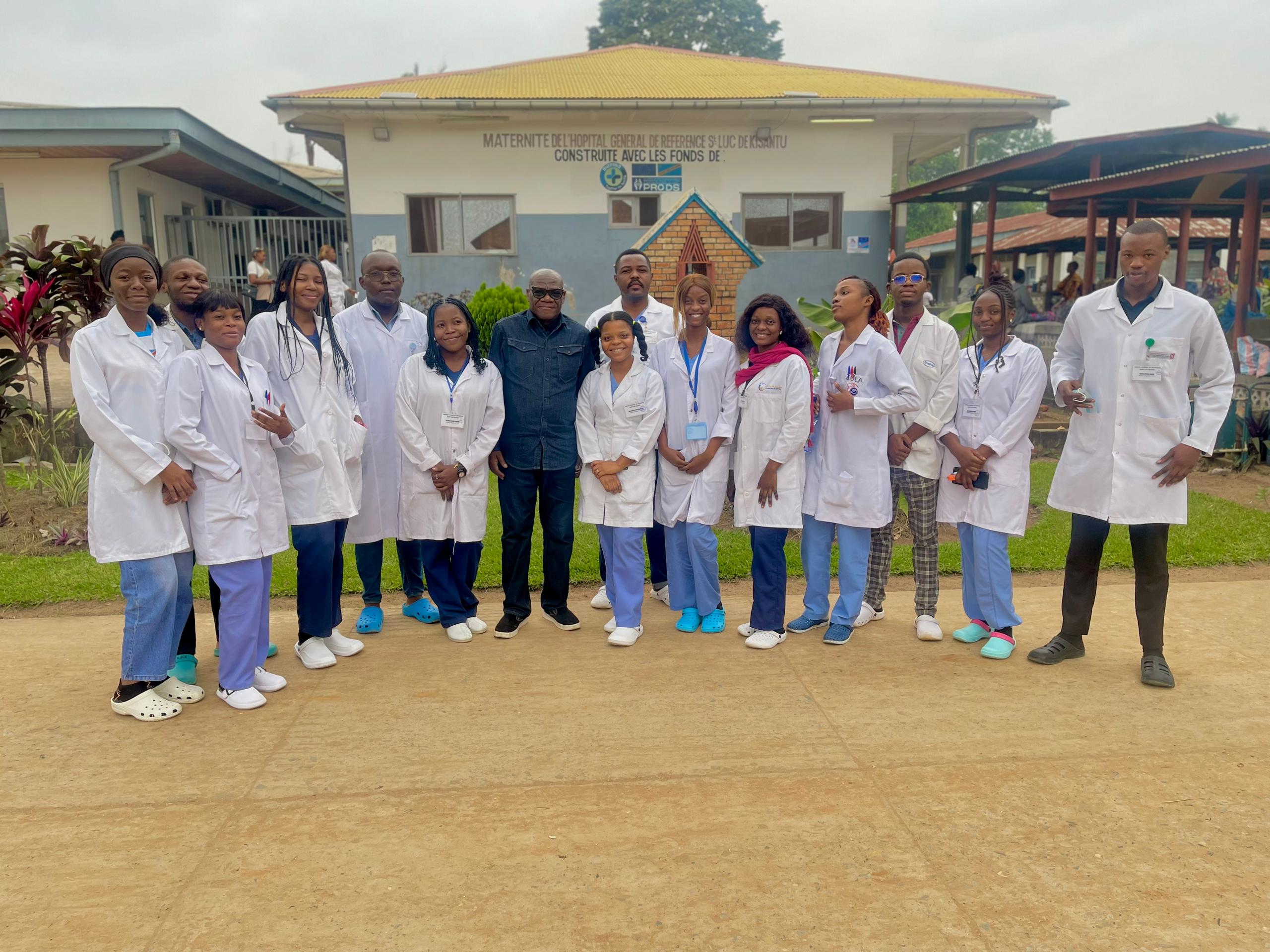 visite du Recteur aux médecins stagiaires